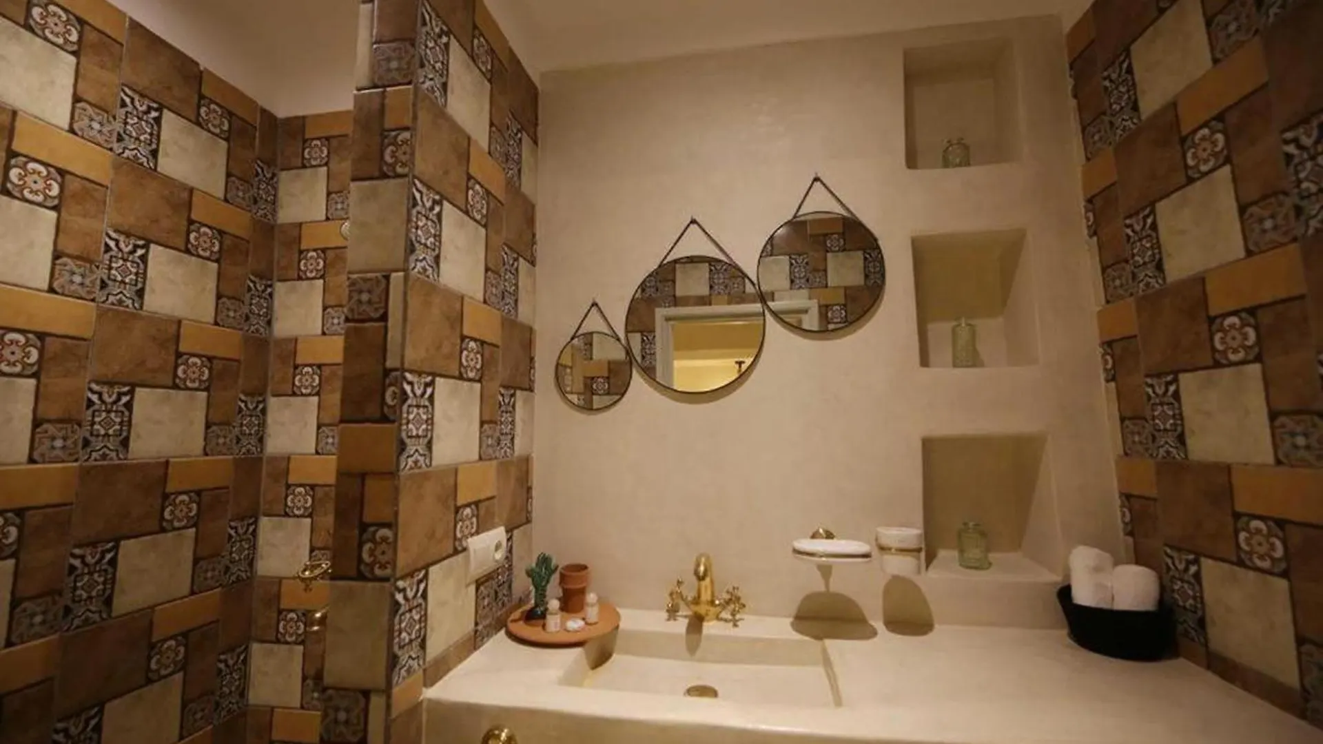 Riad Oum H&N B&B Marakeş 0*,  Fas